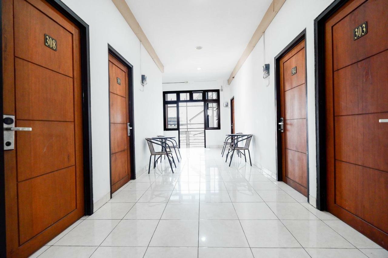 Oyo 1251 Residence 8 Semarang Exterior photo